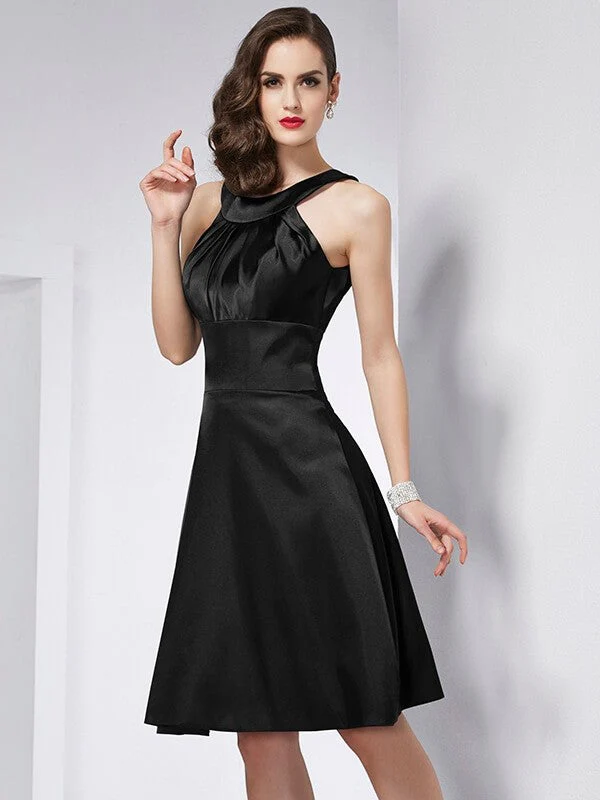 Chic Sleeveless Pleats Short Bridesmaid Dresses - Image 2