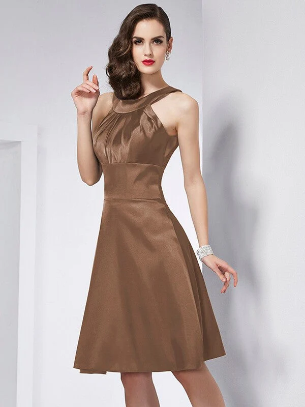 Chic Sleeveless Pleats Short Bridesmaid Dresses - Image 5