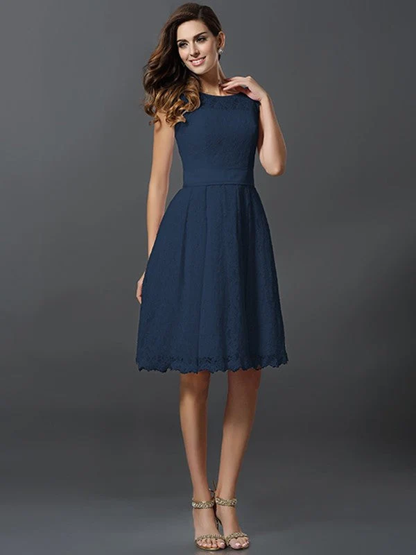 Chic Sleeveless Short Lace Bridesmaid Dresses - Image 10