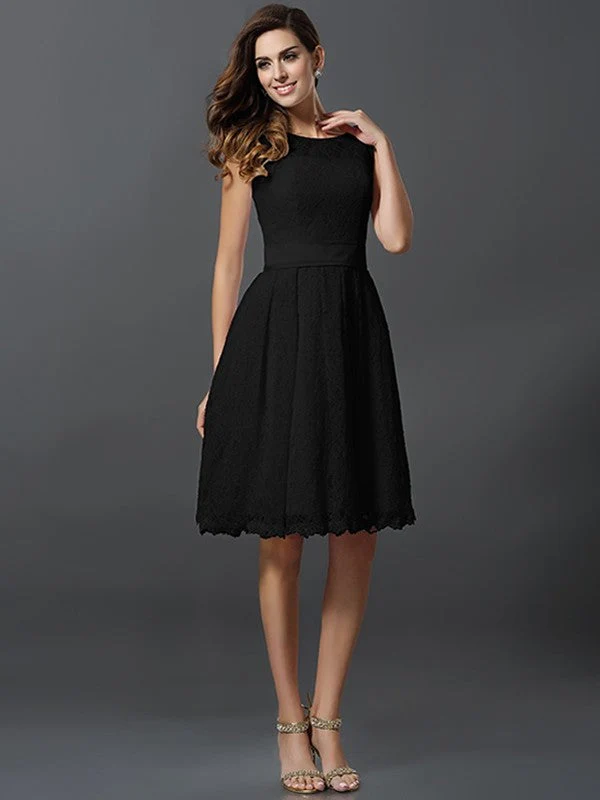 Chic Sleeveless Short Lace Bridesmaid Dresses - Image 2