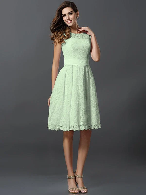 Chic Sleeveless Short Lace Bridesmaid Dresses - Image 26