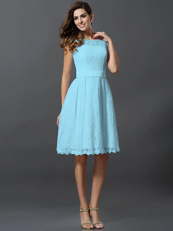 Chic Sleeveless Short Lace Bridesmaid Dresses - Image 3