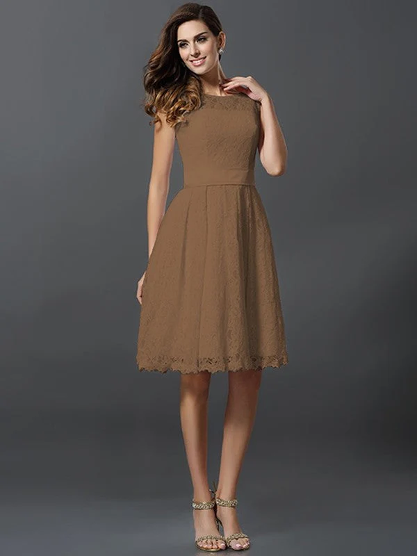 Chic Sleeveless Short Lace Bridesmaid Dresses - Image 4