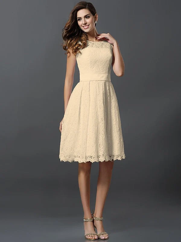 Chic Sleeveless Short Lace Bridesmaid Dresses - Image 6