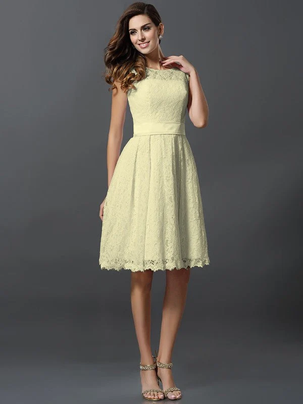 Chic Sleeveless Short Lace Bridesmaid Dresses - Image 8