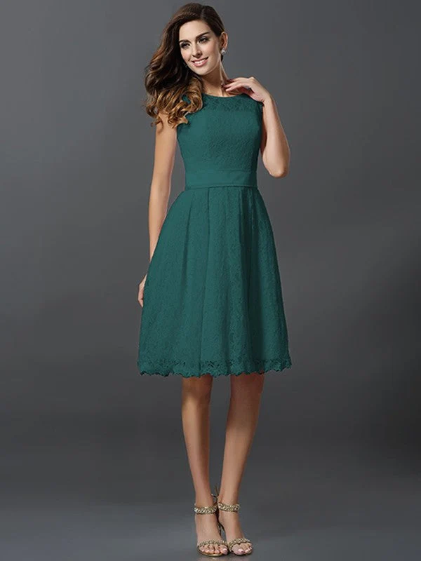 Chic Sleeveless Short Lace Bridesmaid Dresses - Image 9