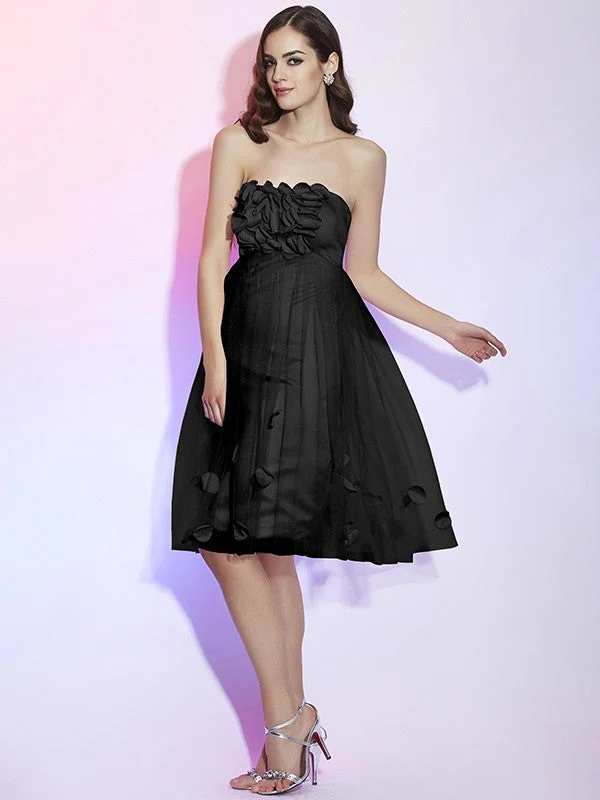 Charming Strapless Sleeveless Hand-Made Flower Short Net Bridesmaid Dresses - Image 2
