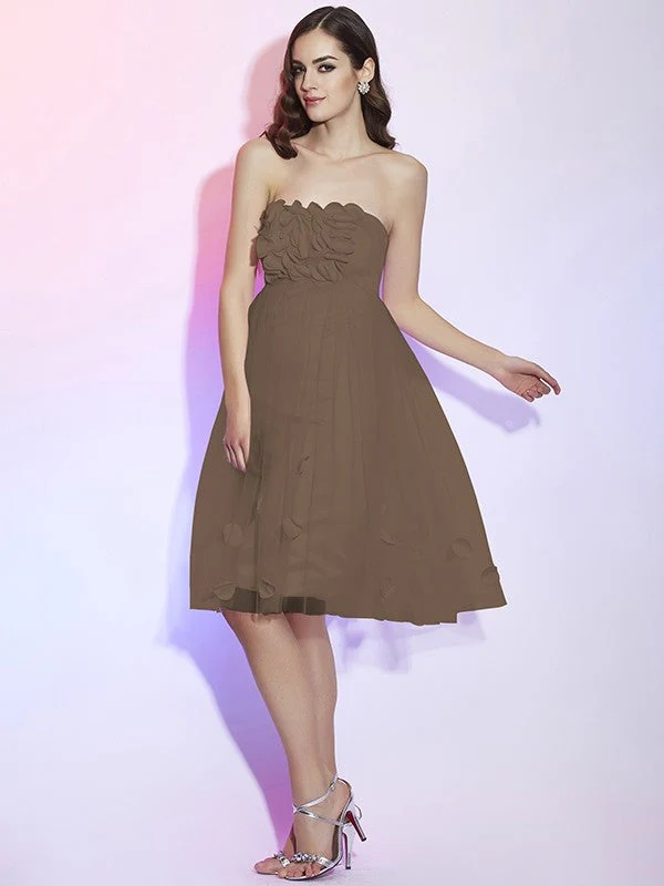 Charming Strapless Sleeveless Hand-Made Flower Short Net Bridesmaid Dresses - Image 4