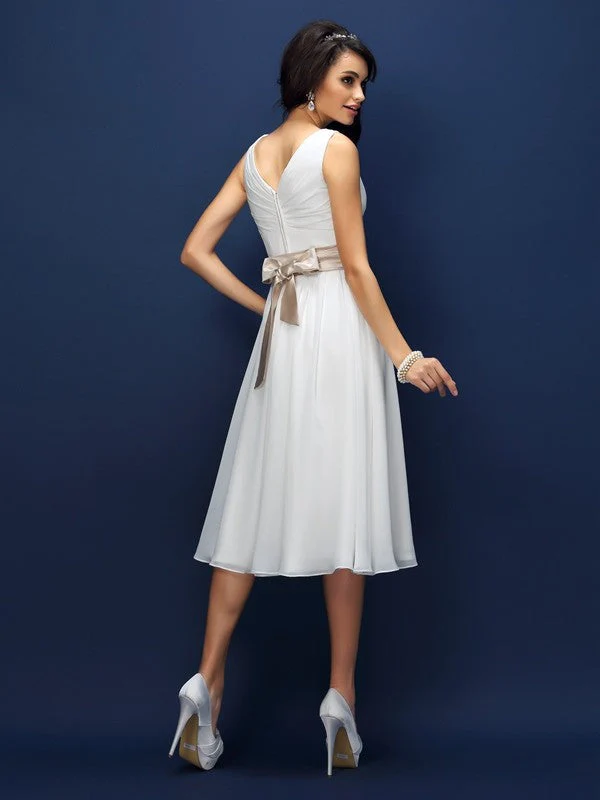 V-Neck Elegant Pleats Sleeveless Short Chiffon Bridesmaid Dresses - Image 2