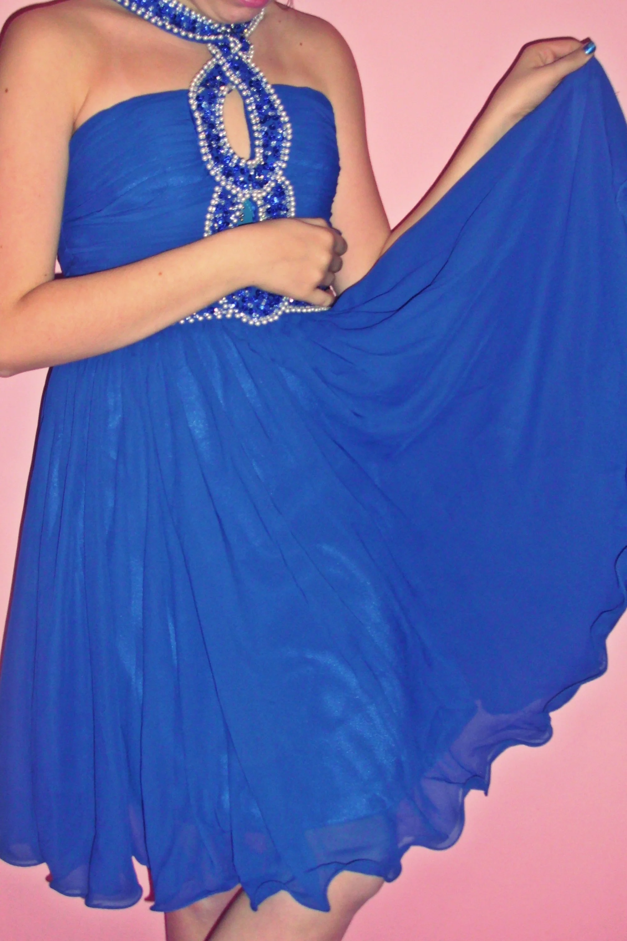 A-line Halter Knee Length Chiffon Paillette Backless Homecoming Dress - Image 3