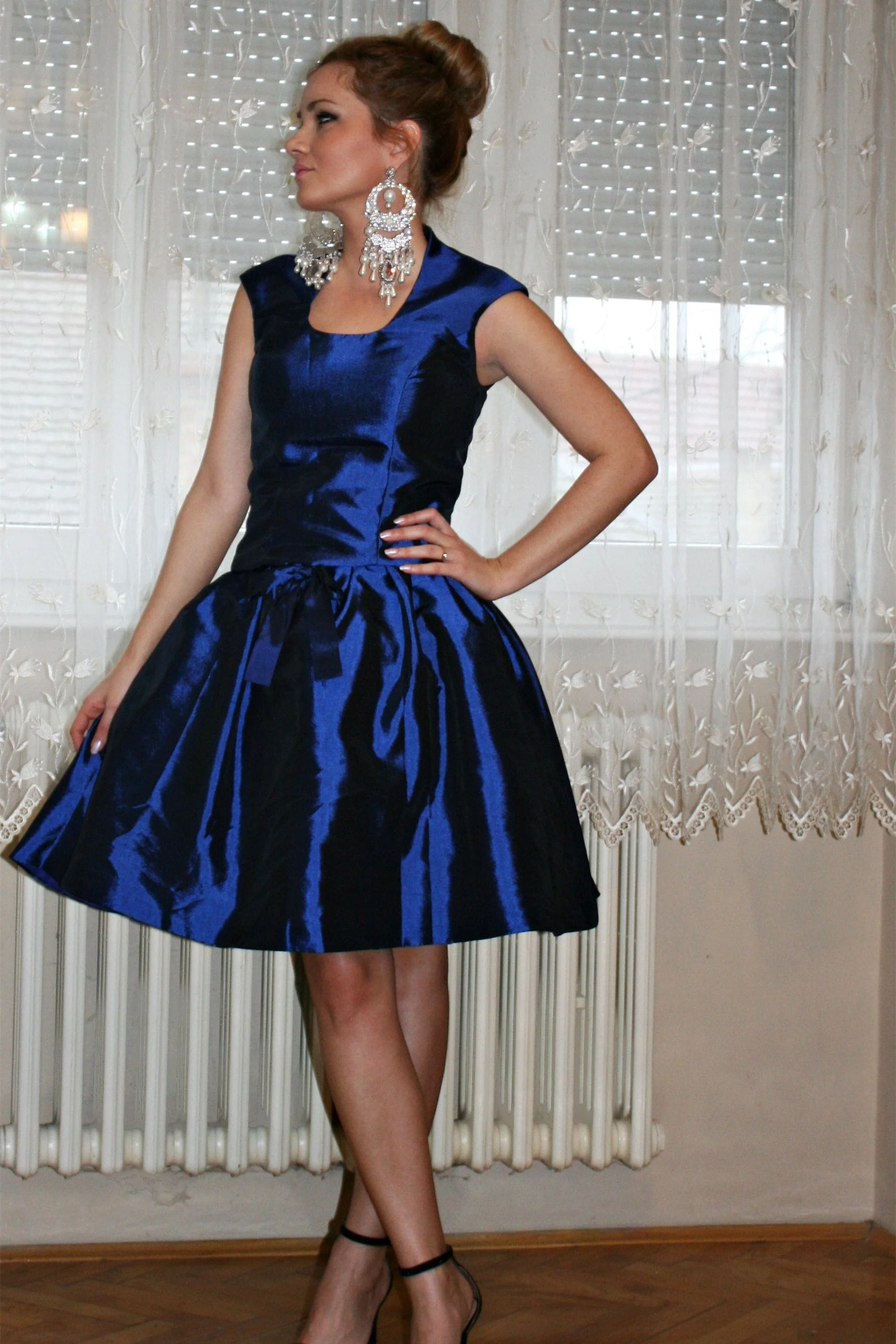 A-line Off-the-shoulder Knee Length Chiffon Sleeveless Bridesmaid Dress - Image 3
