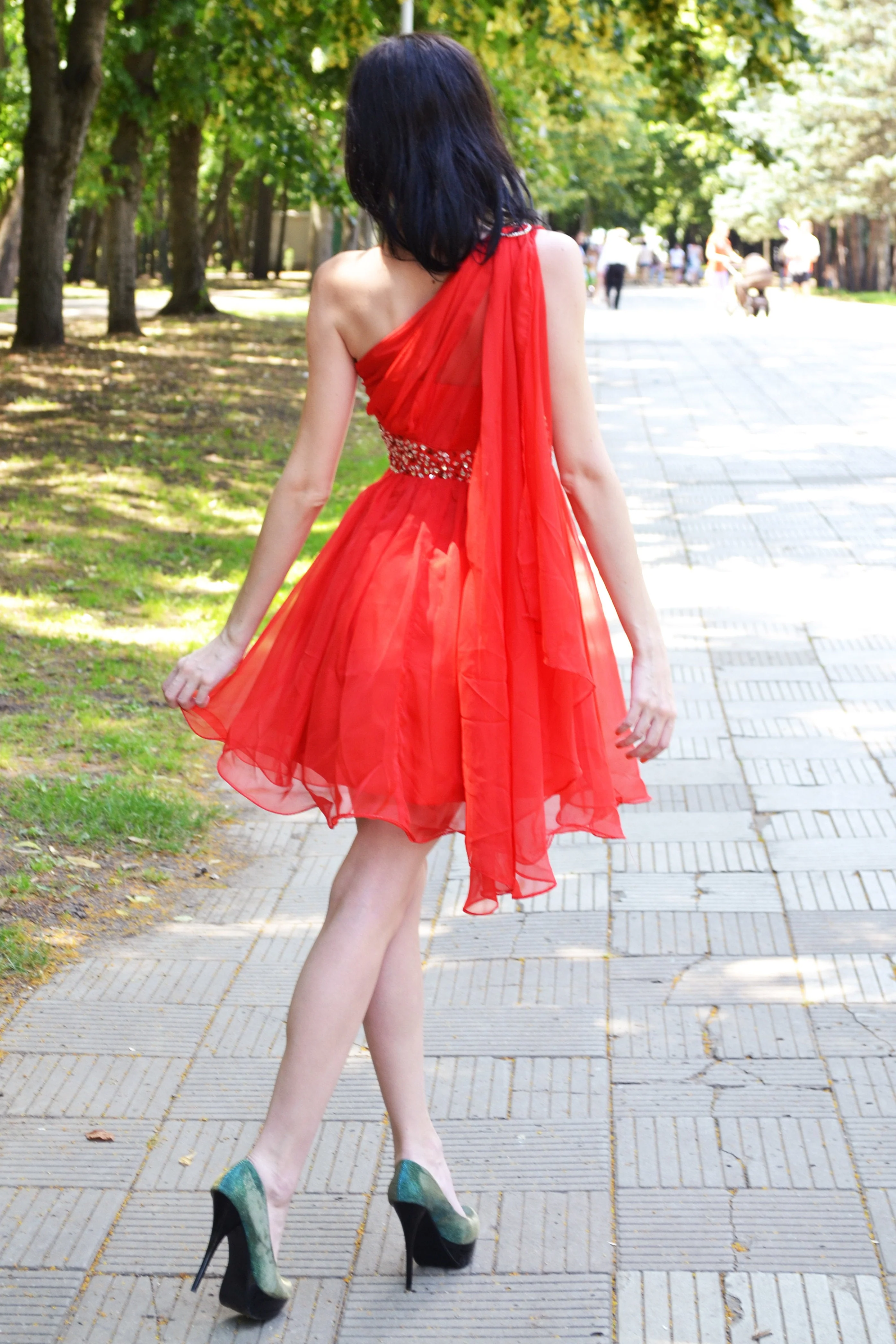 A-line One-shoulder Sweetheart Knee Length Tulle Rhinestone Homecoming Dress - Image 2