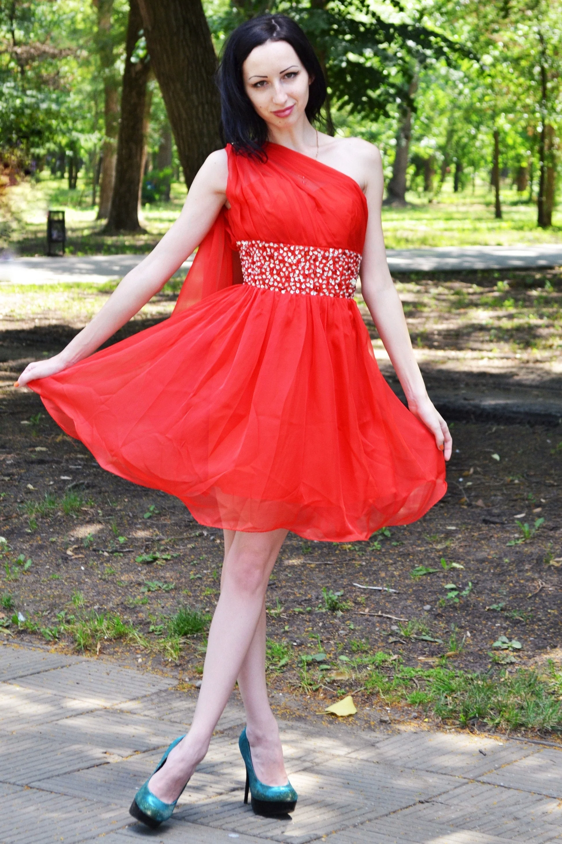 A-line One-shoulder Sweetheart Knee Length Tulle Rhinestone Homecoming Dress - Image 3