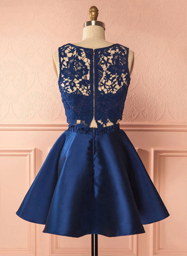 A-Line/Princess Scoop Neck Satin Short/Mini Homecoming Dress With Appliques Lace - Image 3