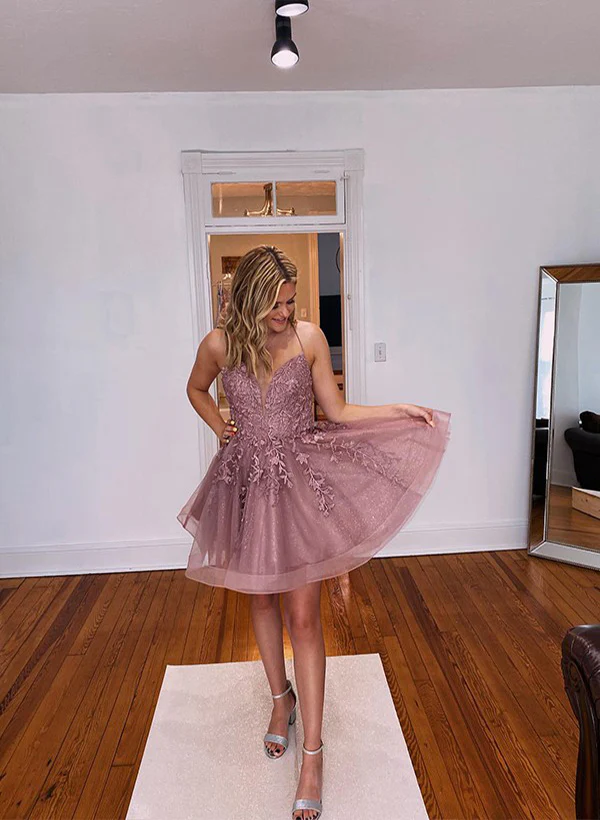 A-Line/Princess V-neck Sleeveless Lace Short/Mini Homecoming Dress With Appliques Lace - Image 4