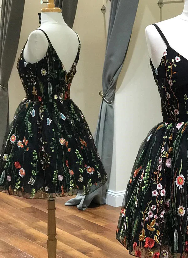 A-Line V-Neck Short/Mini Lace/Tulle Homecoming Dresses With Flower(s) - Image 2
