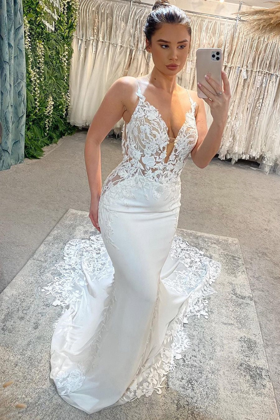 Amazing Long White V-neck Spaghetti Straps Mermaid Sleeveless Wedding Dress With Lace - Image 2
