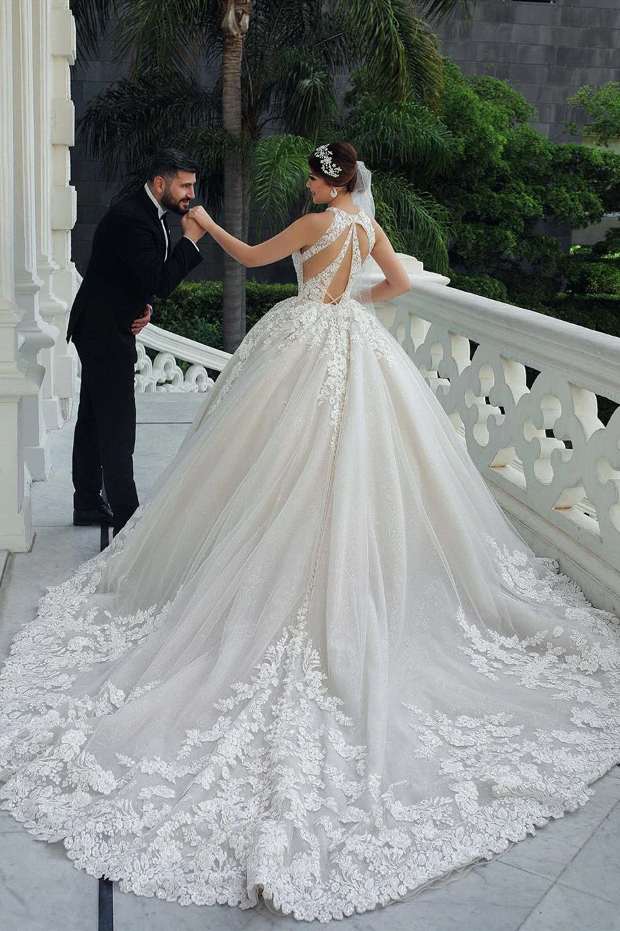 Ball Gown Halter Floor Length Backless Tulle Lace Applique Wedding Dress - Image 4