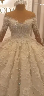 Ball Gown Long Sleeves Wedding Dresses With Appliques Flowers Beadings - Image 4