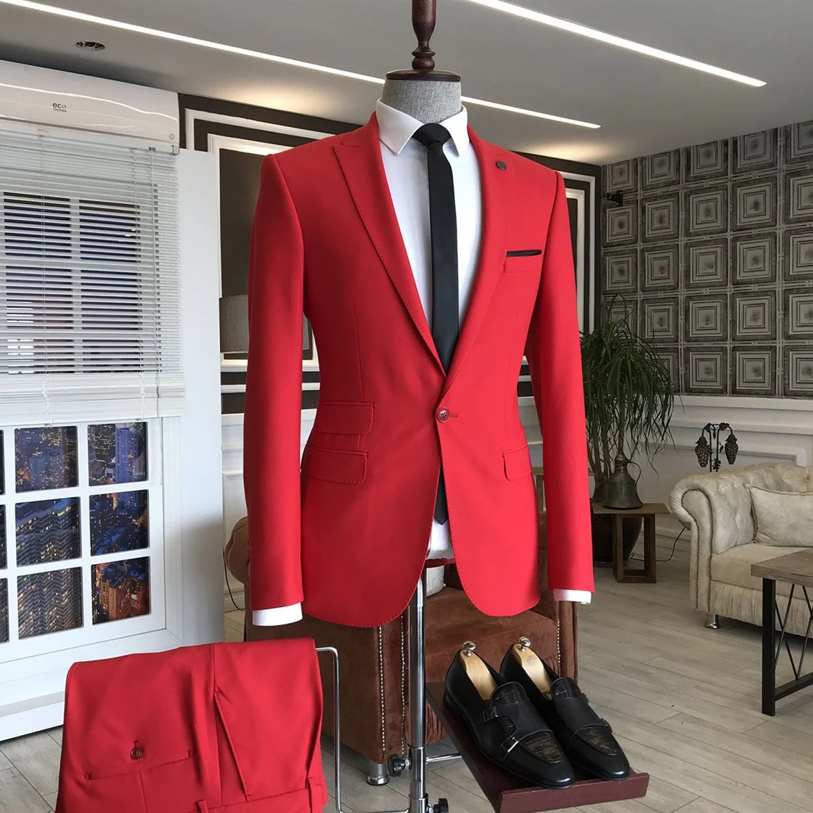 Red Peaked Lapel Slim Fit Bespoke Men's Prom Suits - Image 2