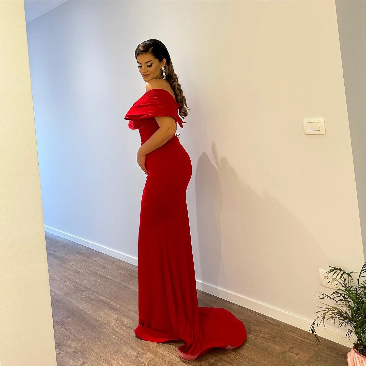 Elegant V-Neck Off-the-Shoulder Mermaid Ruby Prom Dresses Long Slit Online - Image 3