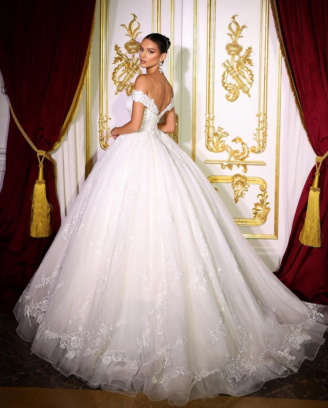 Fabulous Long A-line Off-the-shoulder V-neck Appliques Wedding Dress - Image 2