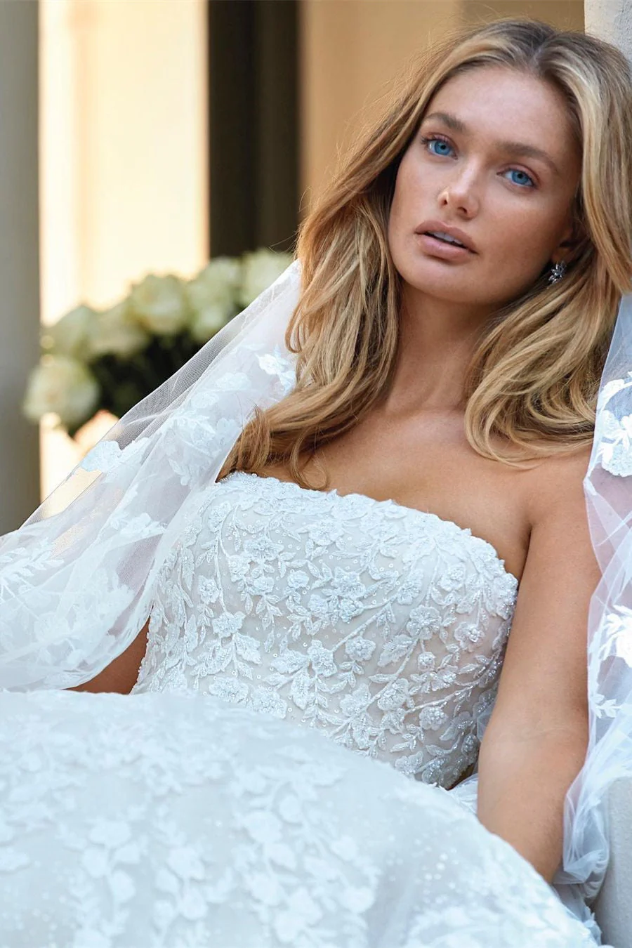 Stunning Princess Sleeveless Appliques Wedding Dresses Lace Appliques - Image 2