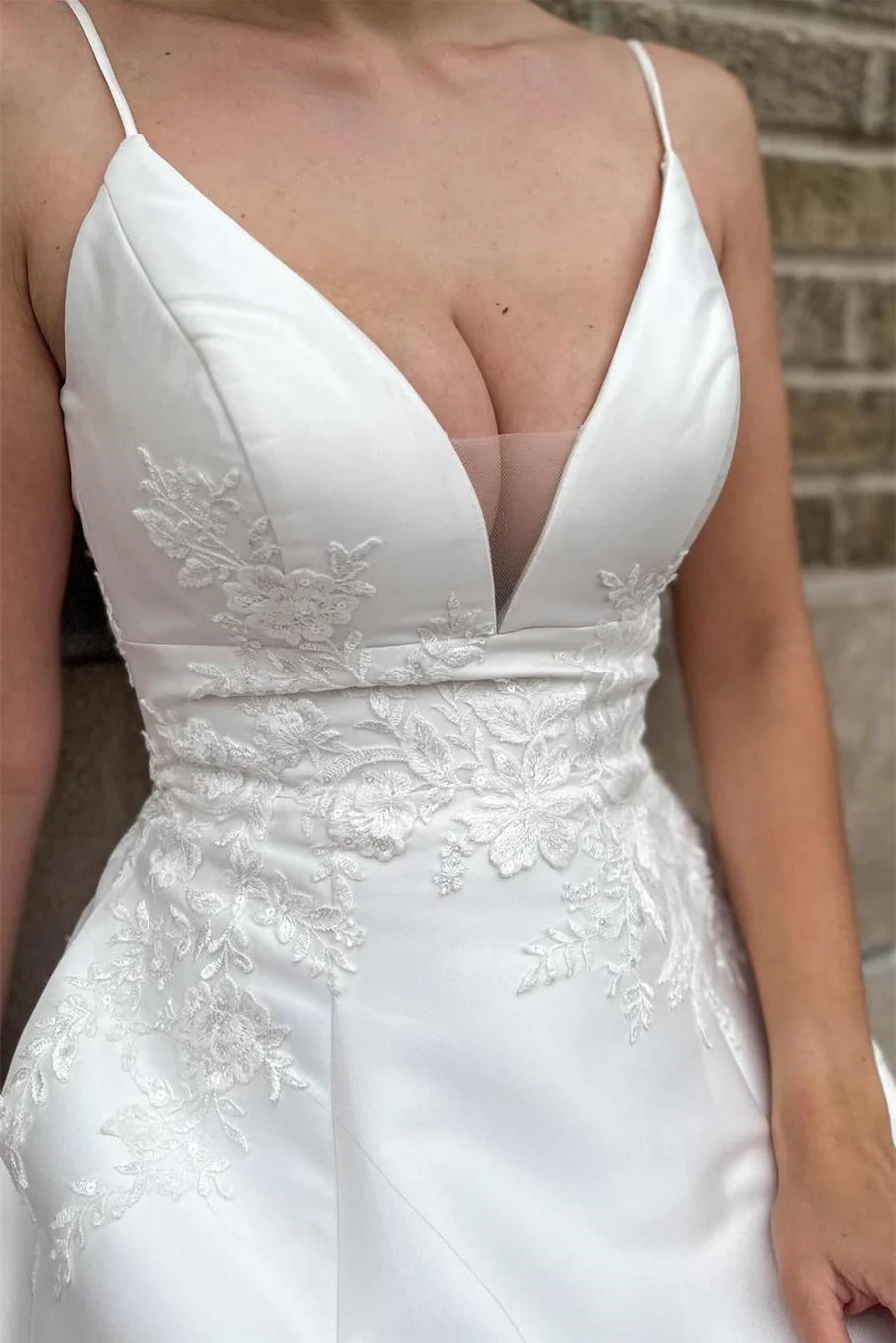 Beautiful V-Neck Spaghetti-Straps A-Line Wedding Dresses Satin Open Back With Appliques Lace Buttons - Image 4