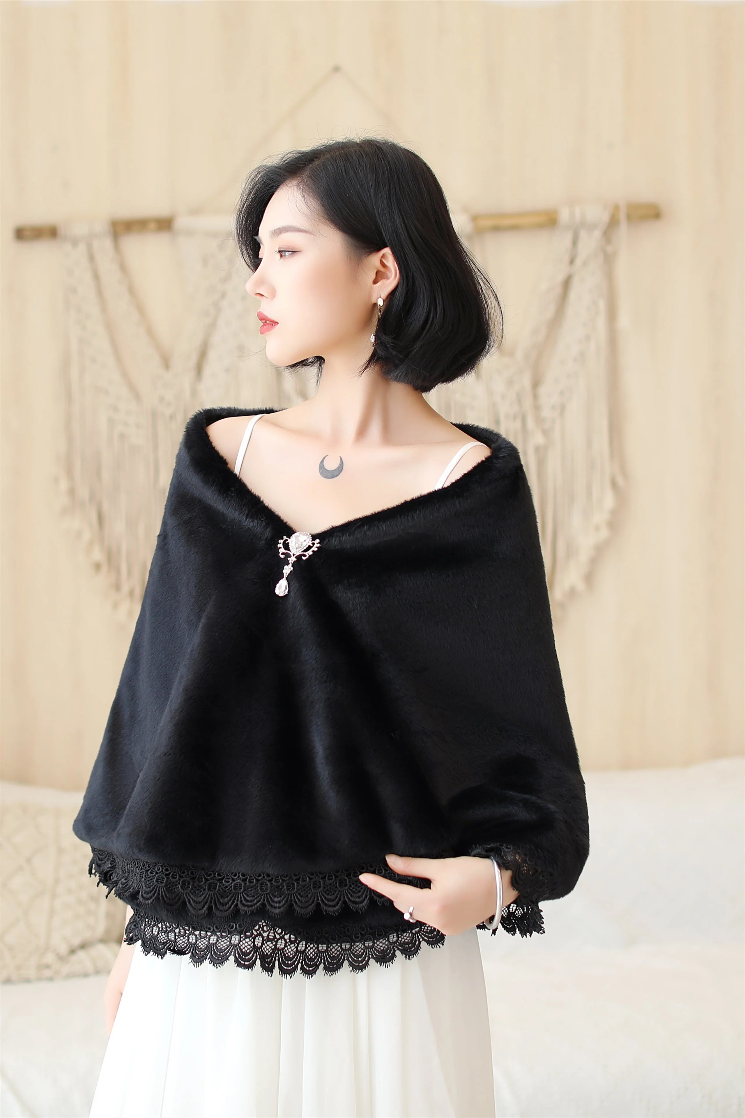 Black Lace-Trimmed Wedding Gown Shawl - Image 2