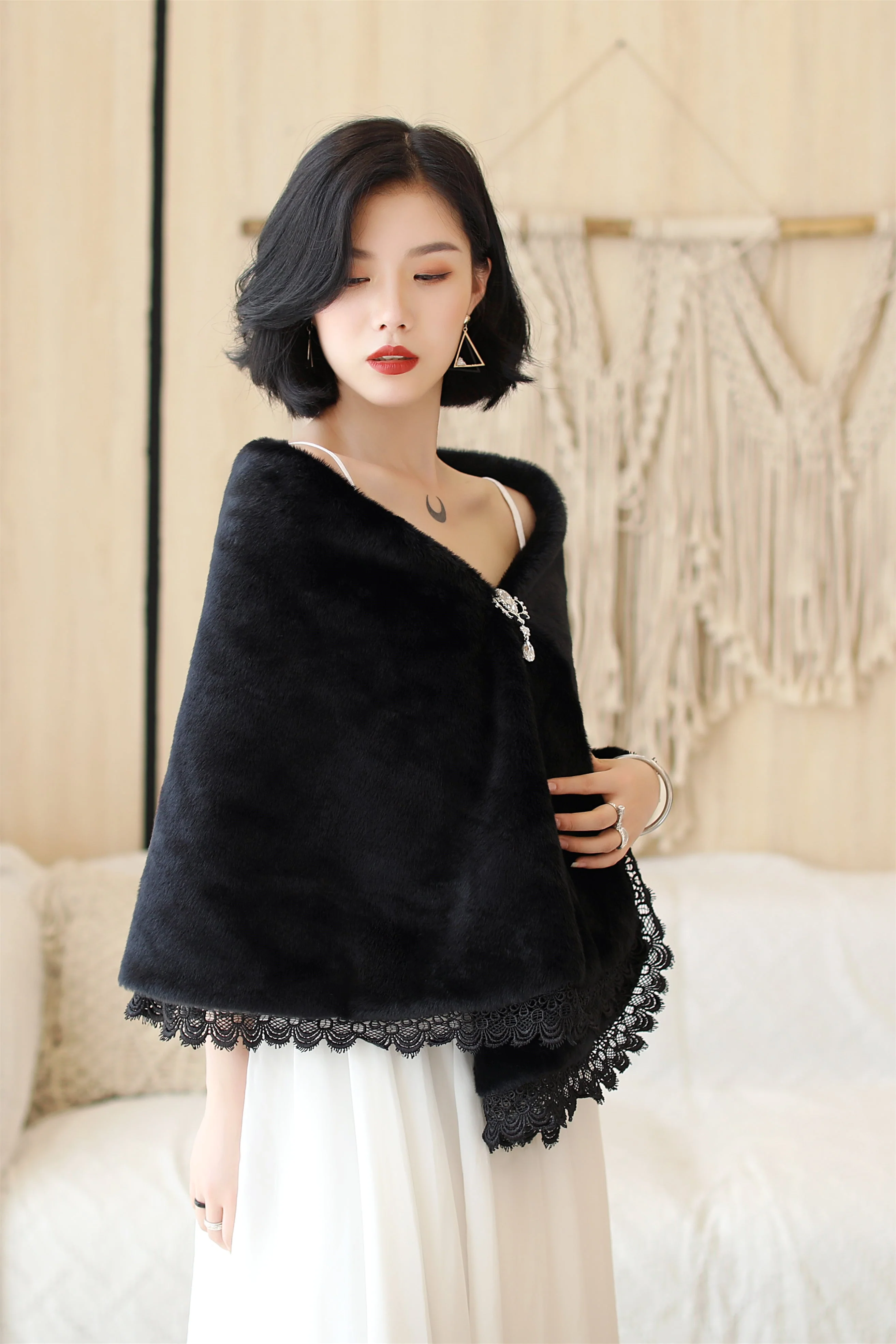 Black Lace-Trimmed Wedding Gown Shawl - Image 3