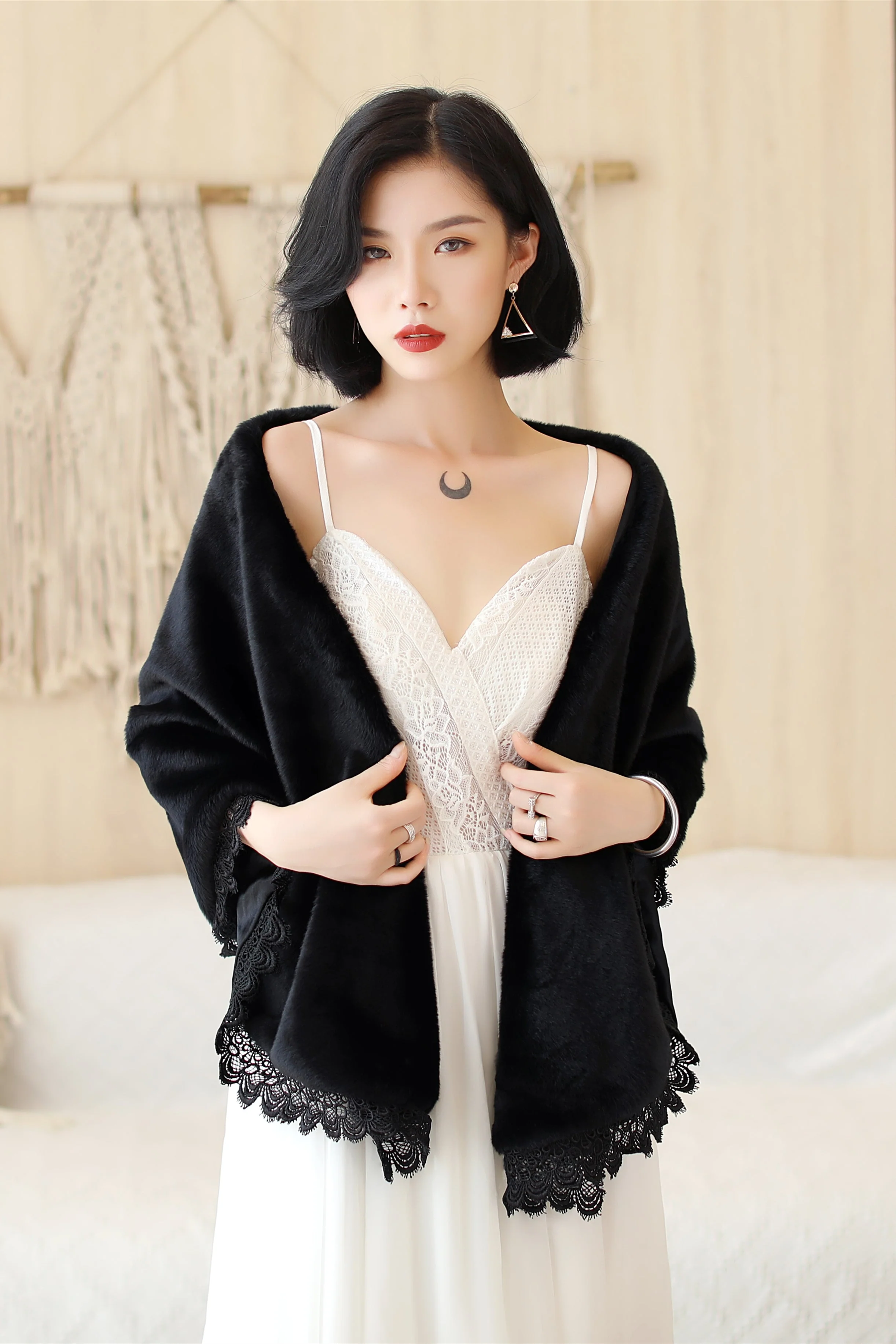 Black Lace-Trimmed Wedding Gown Shawl - Image 6