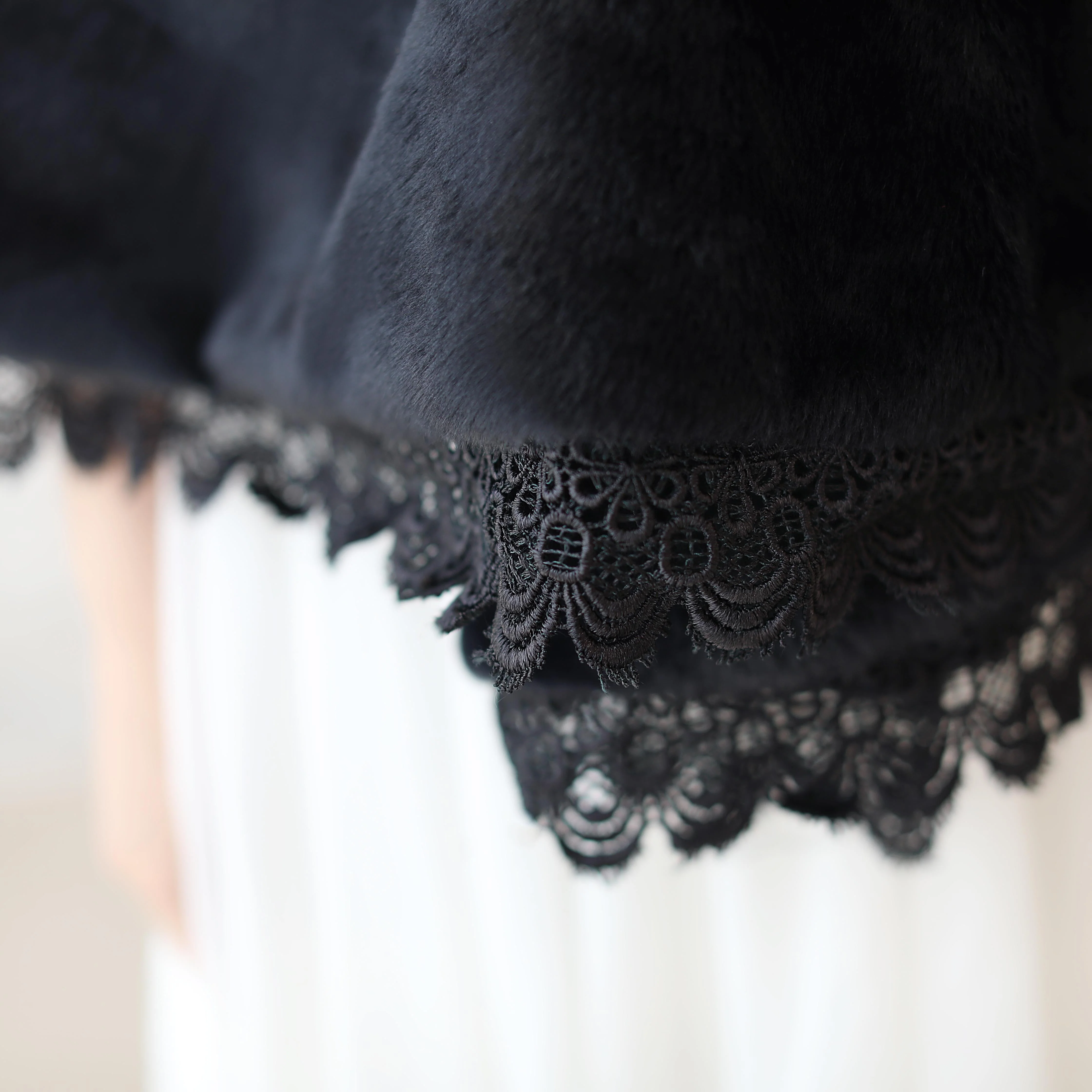 Black Lace-Trimmed Wedding Gown Shawl - Image 8