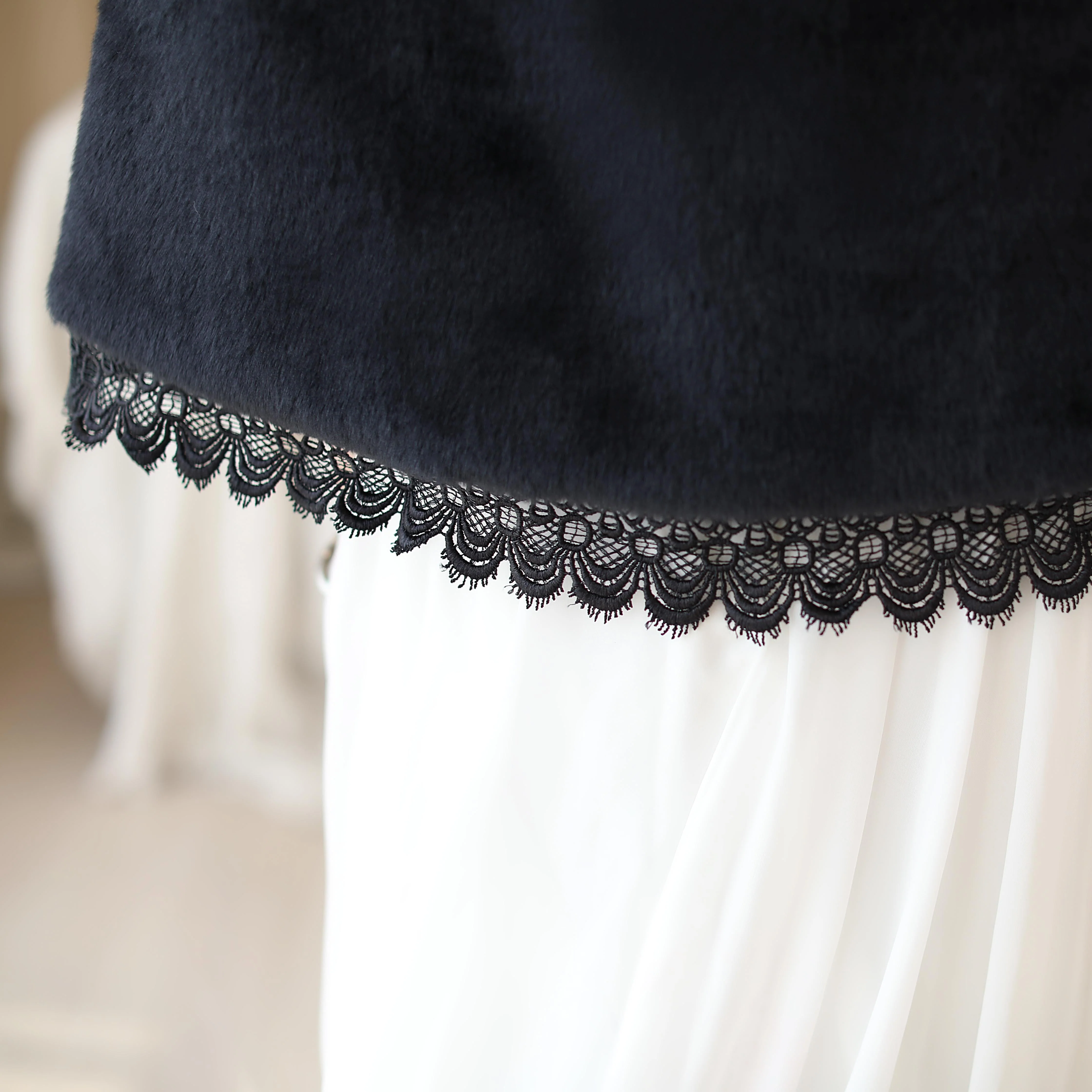 Black Lace-Trimmed Wedding Gown Shawl - Image 9