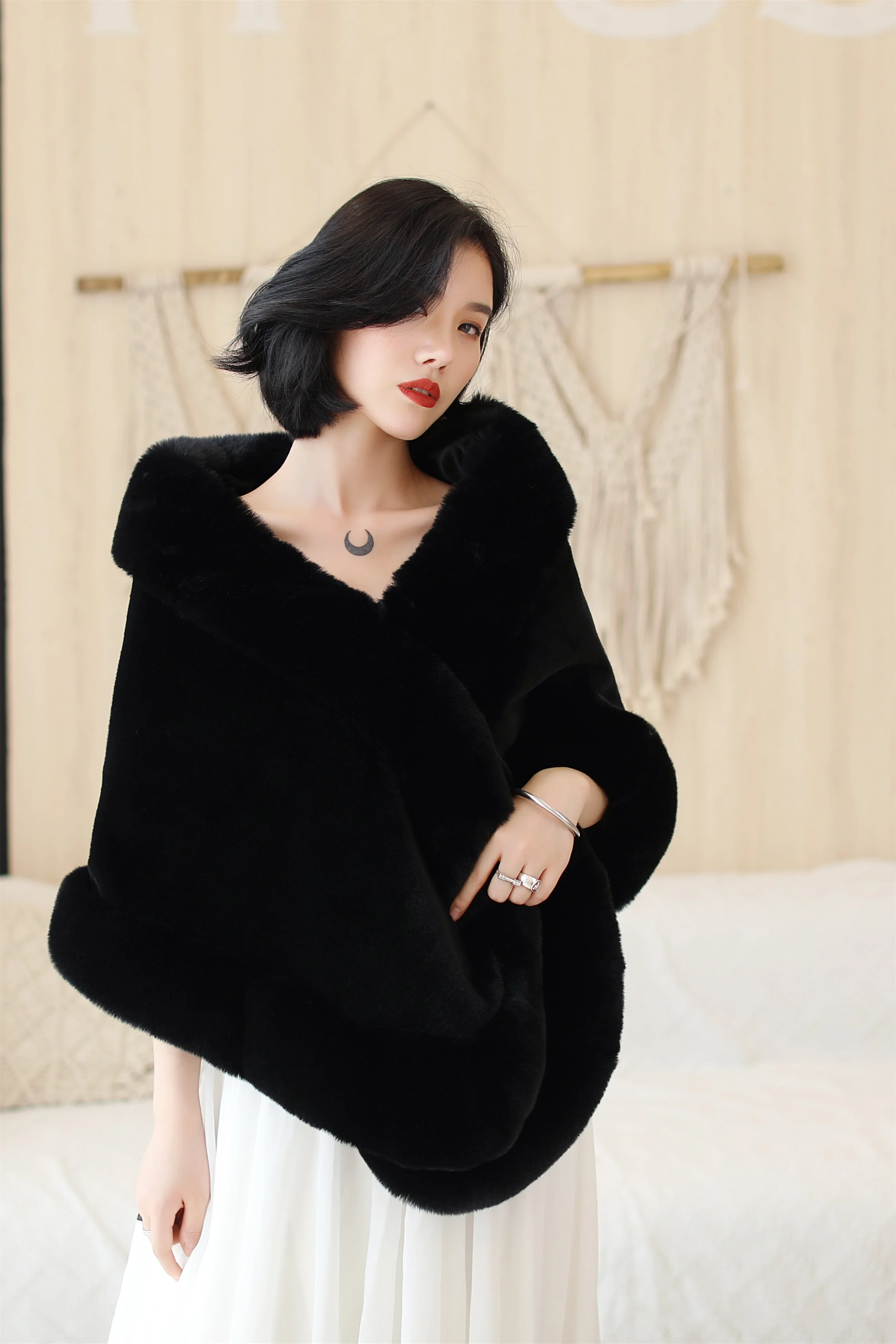 Black Mink Cashmere Rounded-Edge Wedding Shawl - Image 4