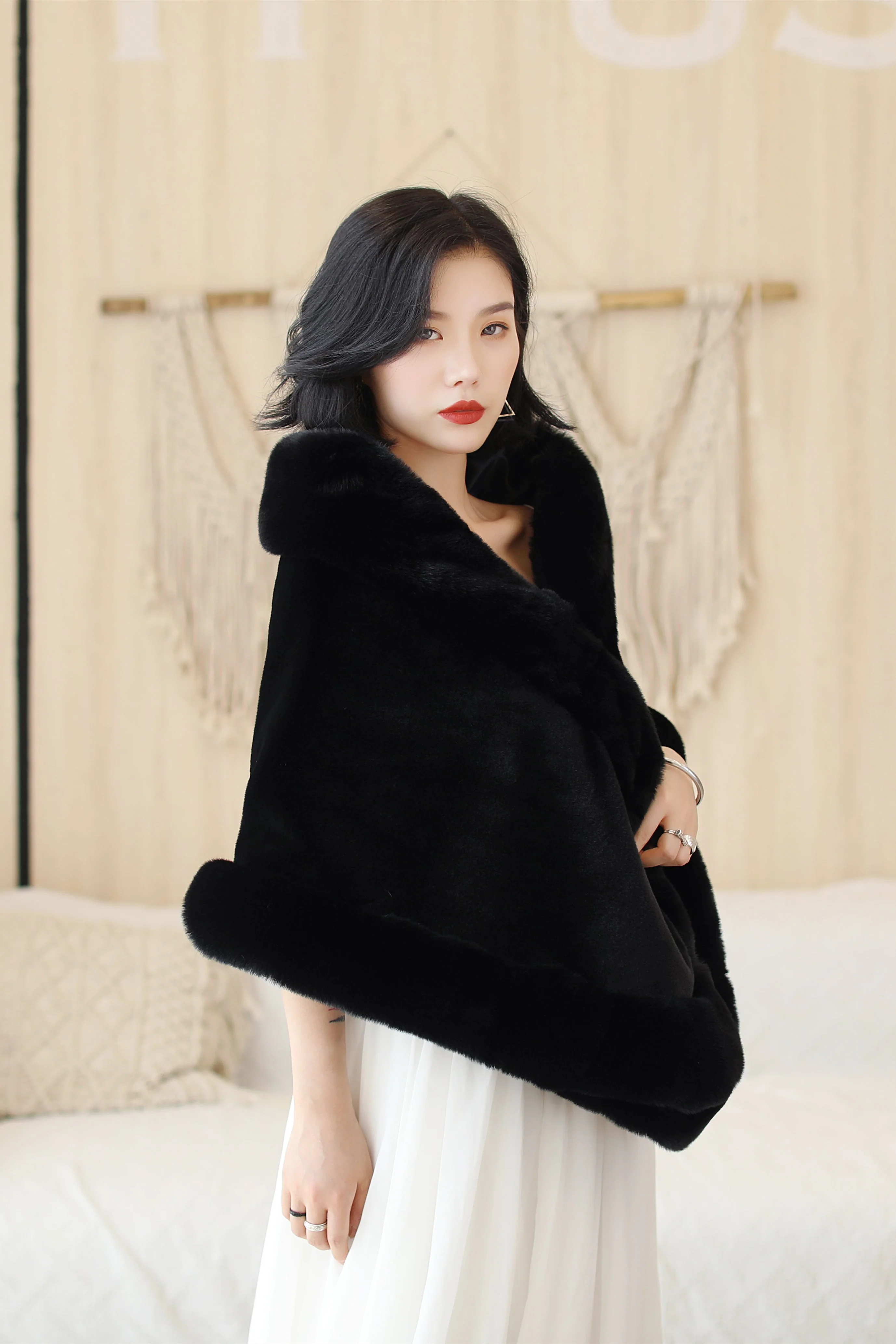 Black Mink Cashmere Rounded-Edge Wedding Shawl - Image 5