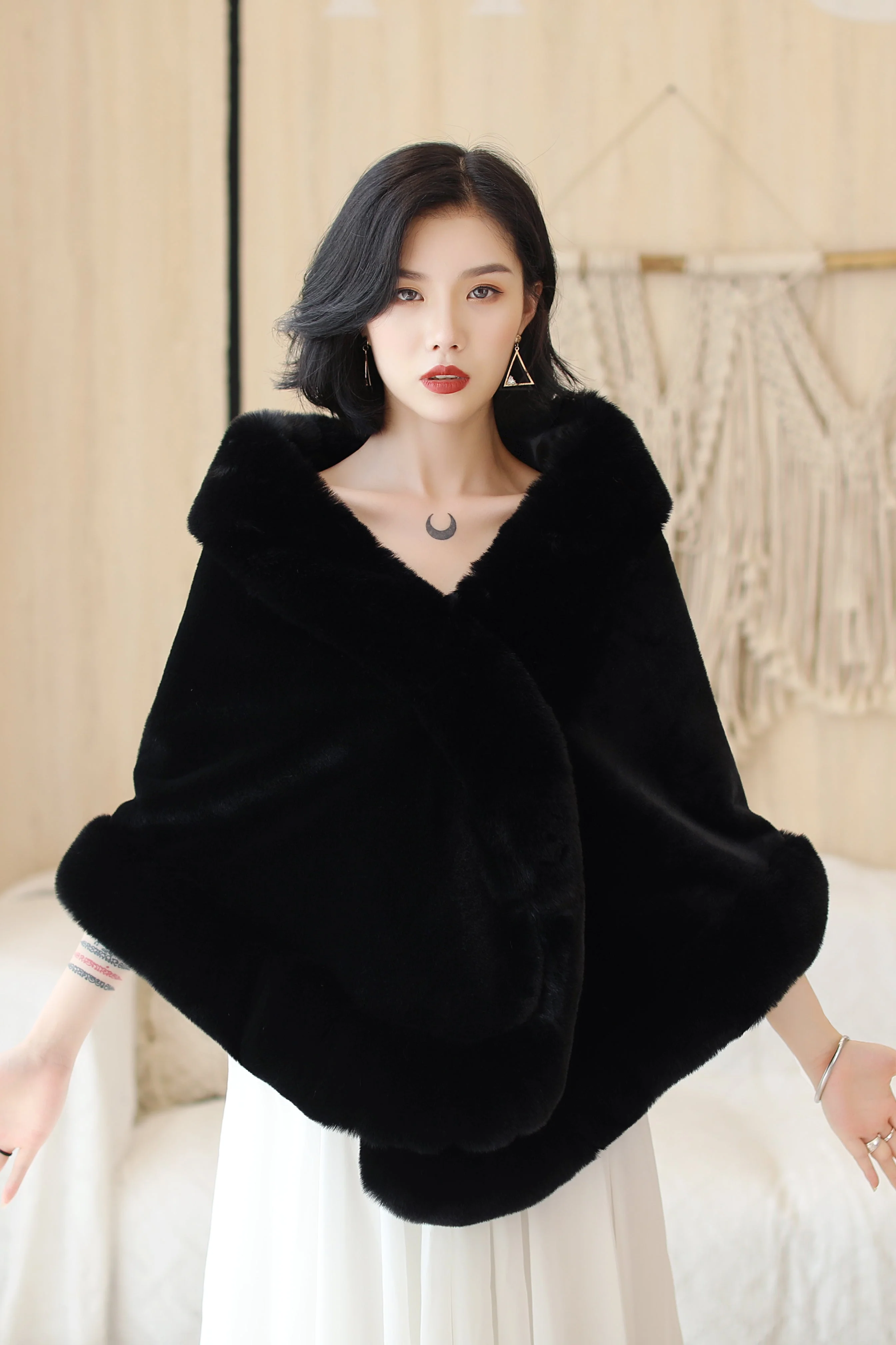 Black Mink Cashmere Rounded-Edge Wedding Shawl - Image 6