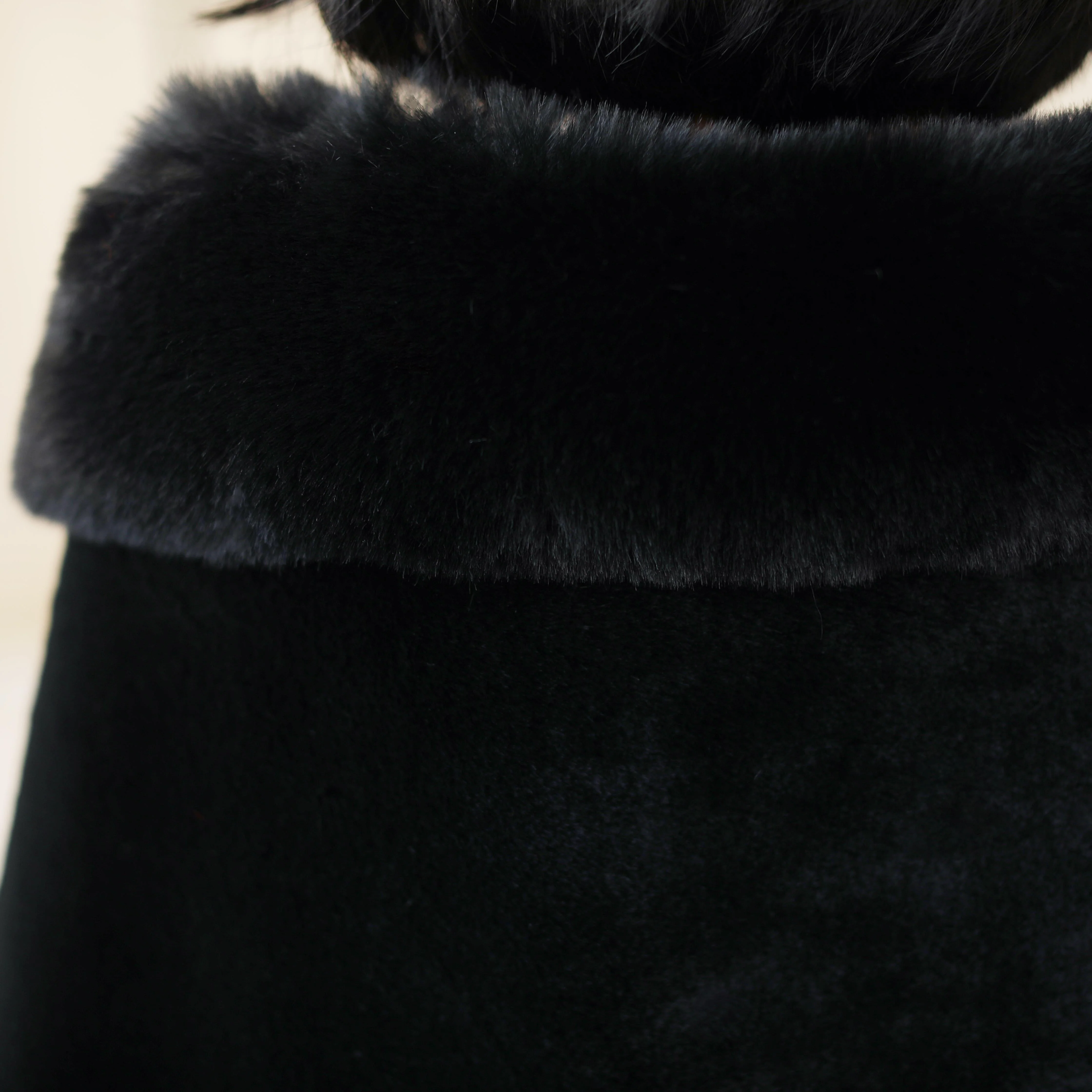 Black Mink Cashmere Rounded-Edge Wedding Shawl - Image 9
