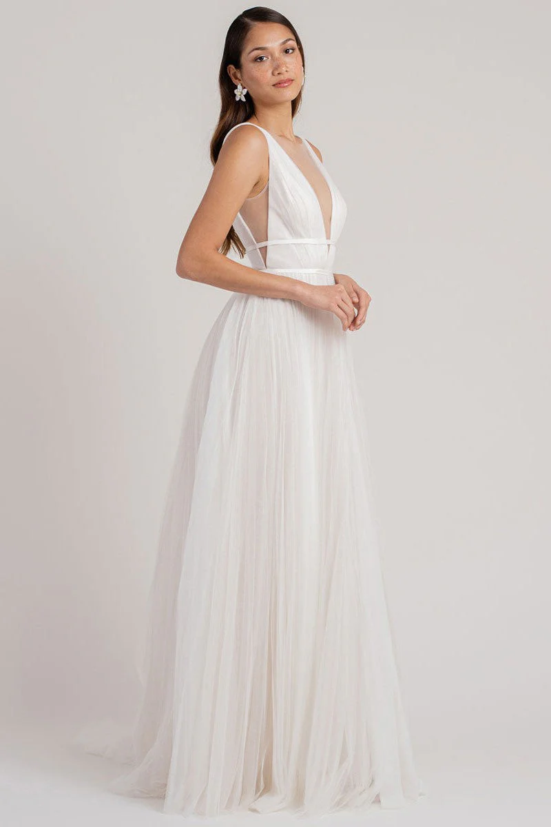 Casual White Wedding Dress A-Line Chic V-Neck Sleeveless Long Pleated Tulle Bridal Gowns - Image 2