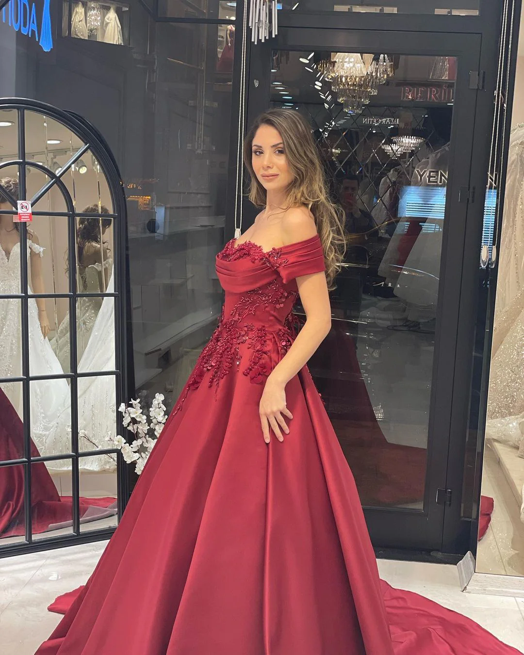 New Arrival Sweetheart Off-the-Shoulder Wedding Dress with Appliques - Image 7