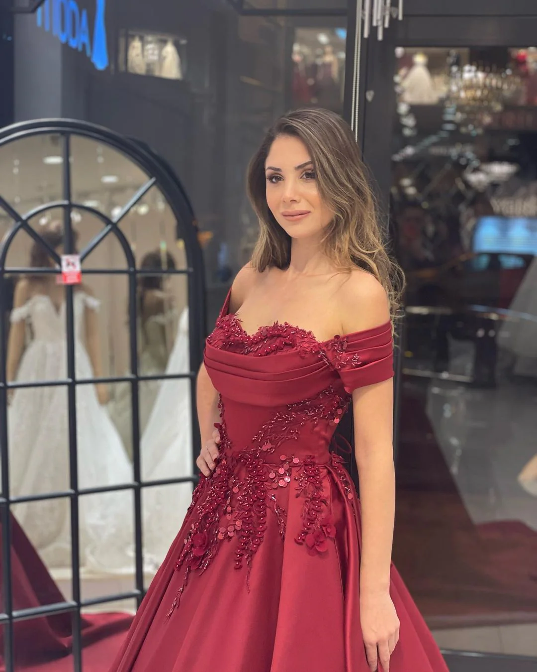 New Arrival Sweetheart Off-the-Shoulder Wedding Dress with Appliques - Image 8