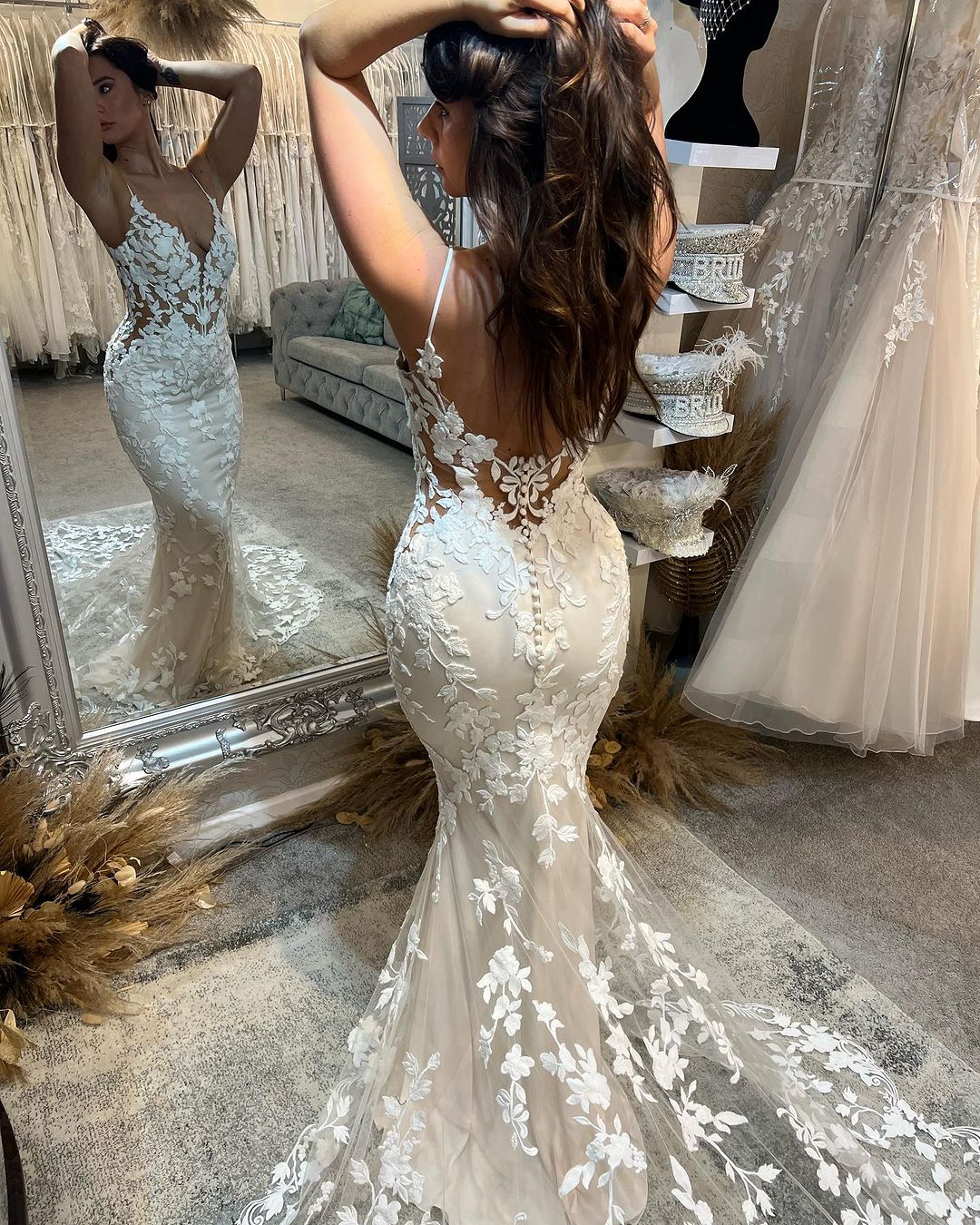 Beautiful Long Mermaid Spaghetti Straps Appliques V-neck Bridal Wear Long - Image 2