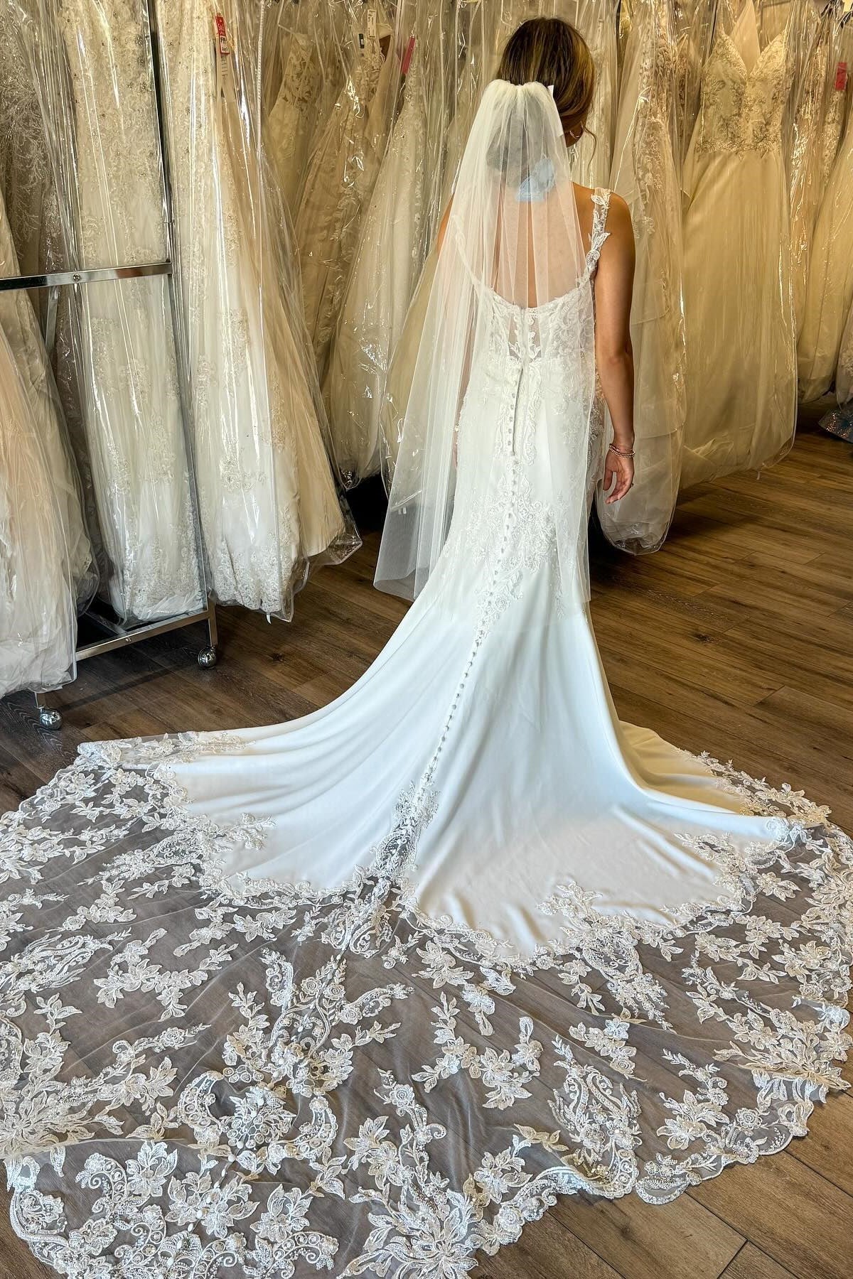 Charming Straps Sleeveless Satin Mermaid Wedding Dresses Appliques Lace Open Back With Buttons - Image 2