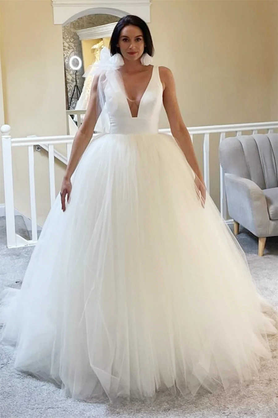Charming V-Neck Tulle Ball Gown Wedding Dress Straps Sleeveless Open Back With Bowknot - Image 3