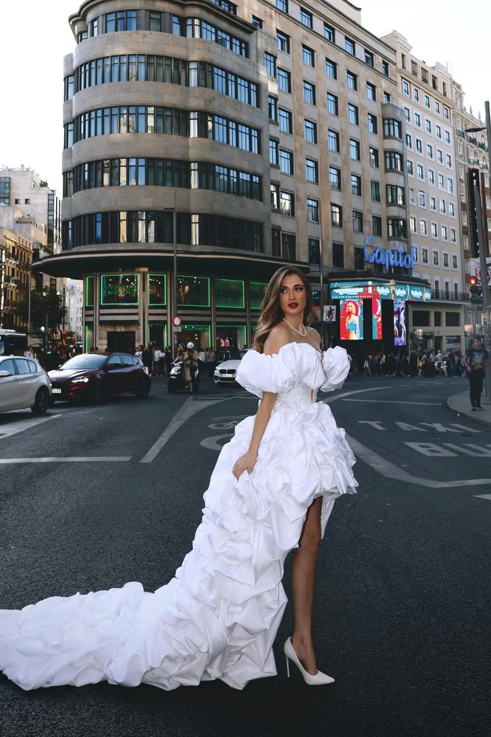 Charming White Hi-Lo Off-The-Shoulder Satin Prom Dresses Pearl Sheath On Sale - Image 3