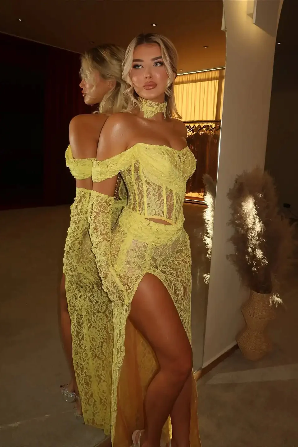 Charming Yellow One Shoulder Lace Mermaid Prom Dress Column High Split With Gloves - Image 2