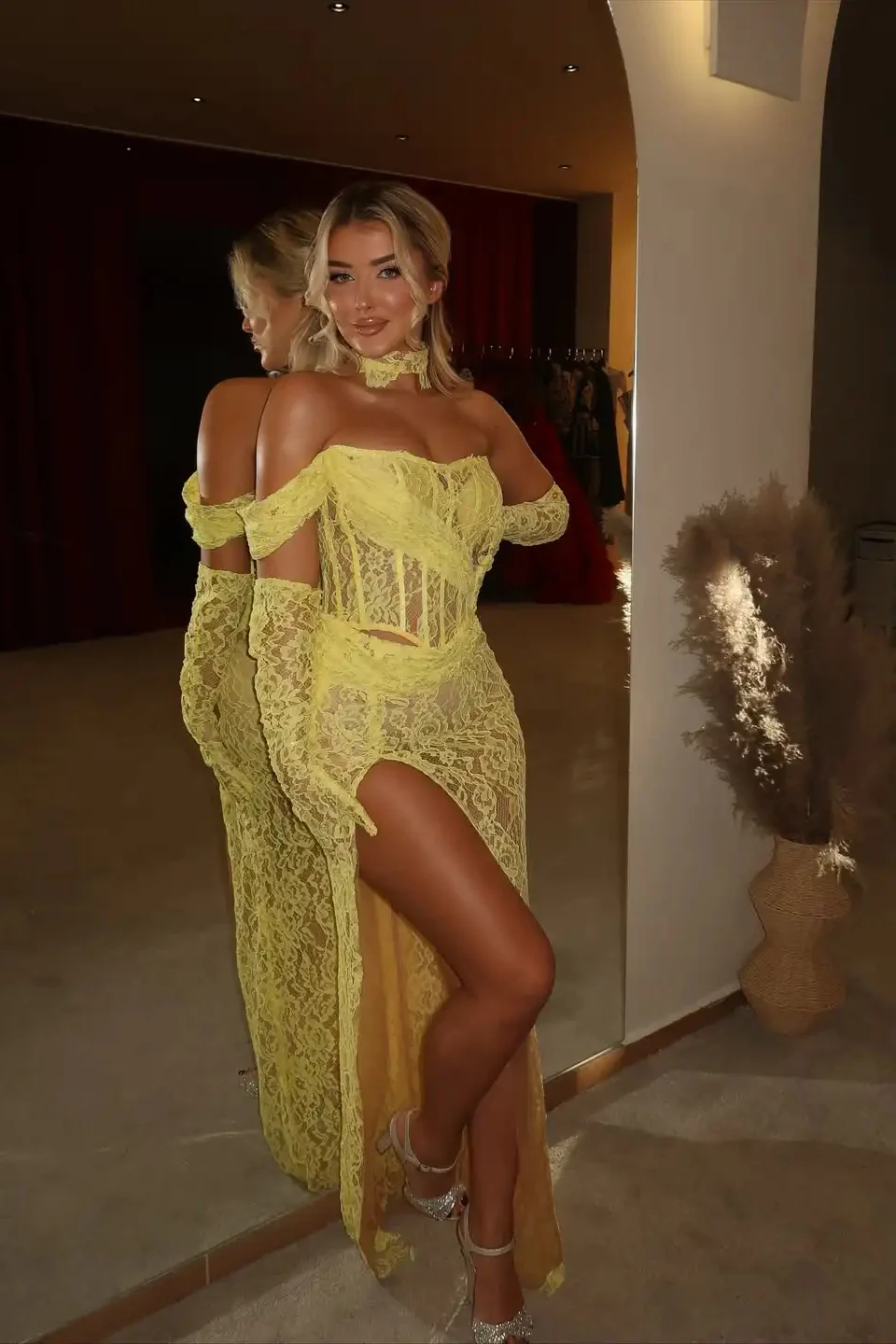 Charming Yellow One Shoulder Lace Mermaid Prom Dress Column High Split With Gloves - Image 3