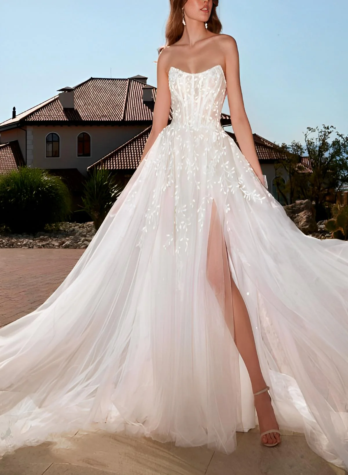 Chic A-line Strapless Sleeveless Court Train Tulle Wedding Dresses Front Split - Image 3