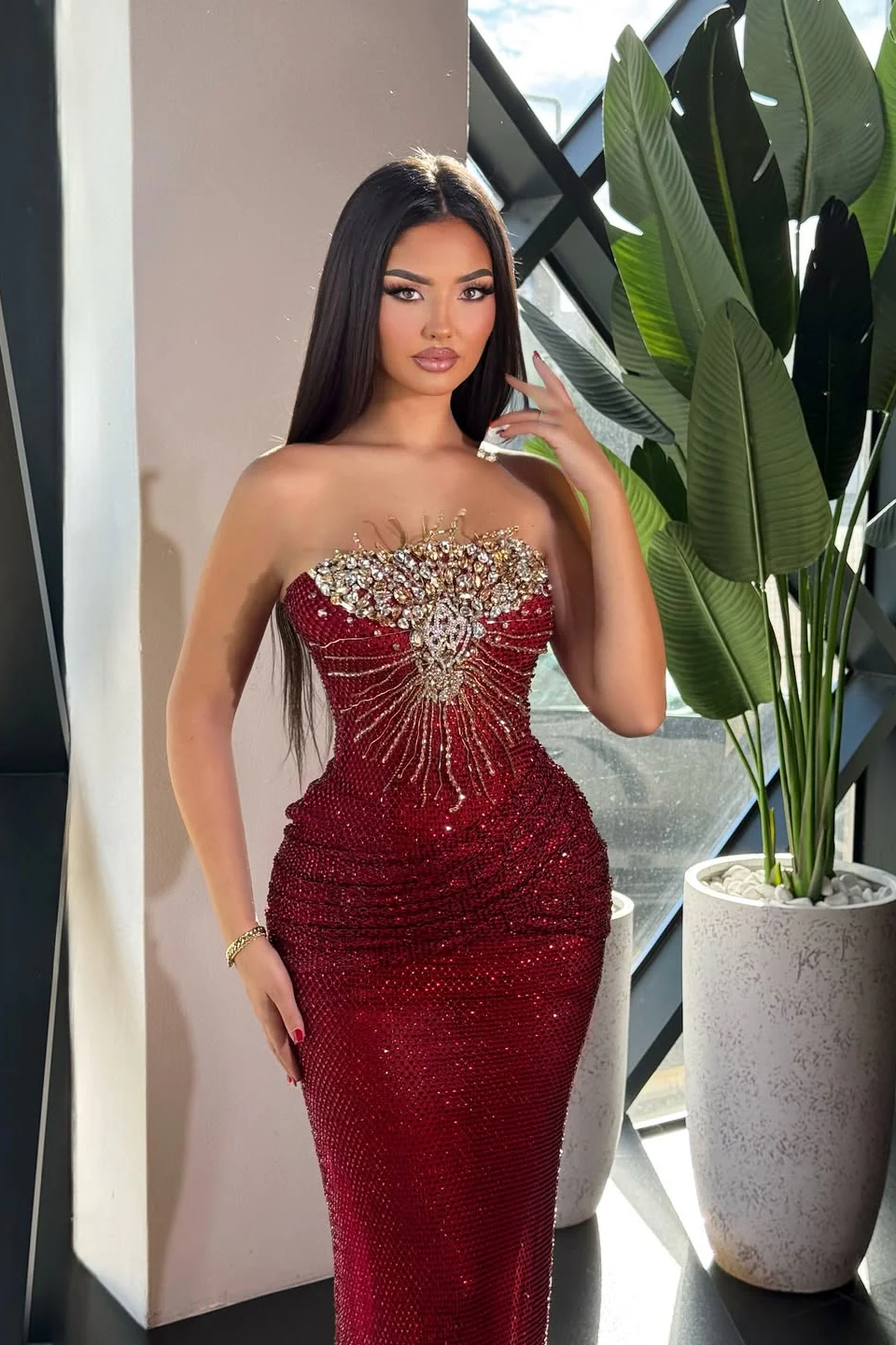 Chic Burgundy Strapless Sleeveless Mermaid Prom Dresses Sheath Gem With Pleats - Image 3