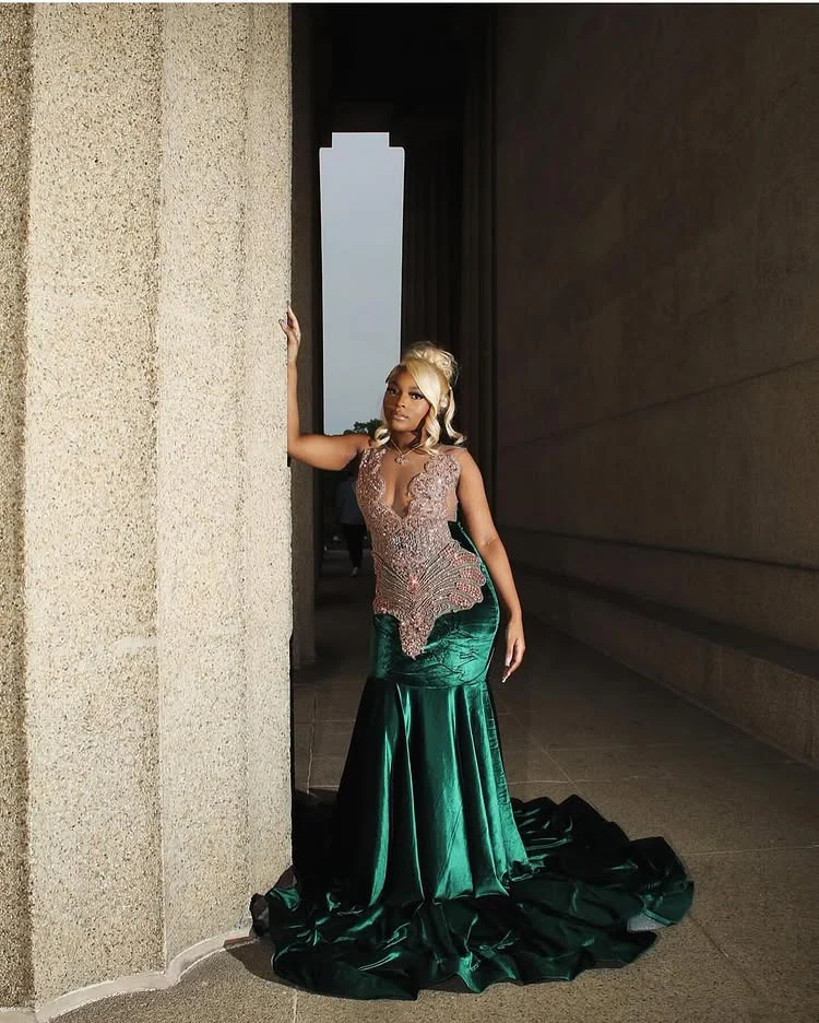 Chic Dark Green V-Neck Sleeveless Prom Dresses Mermaid Sheath With Beads - Image 3
