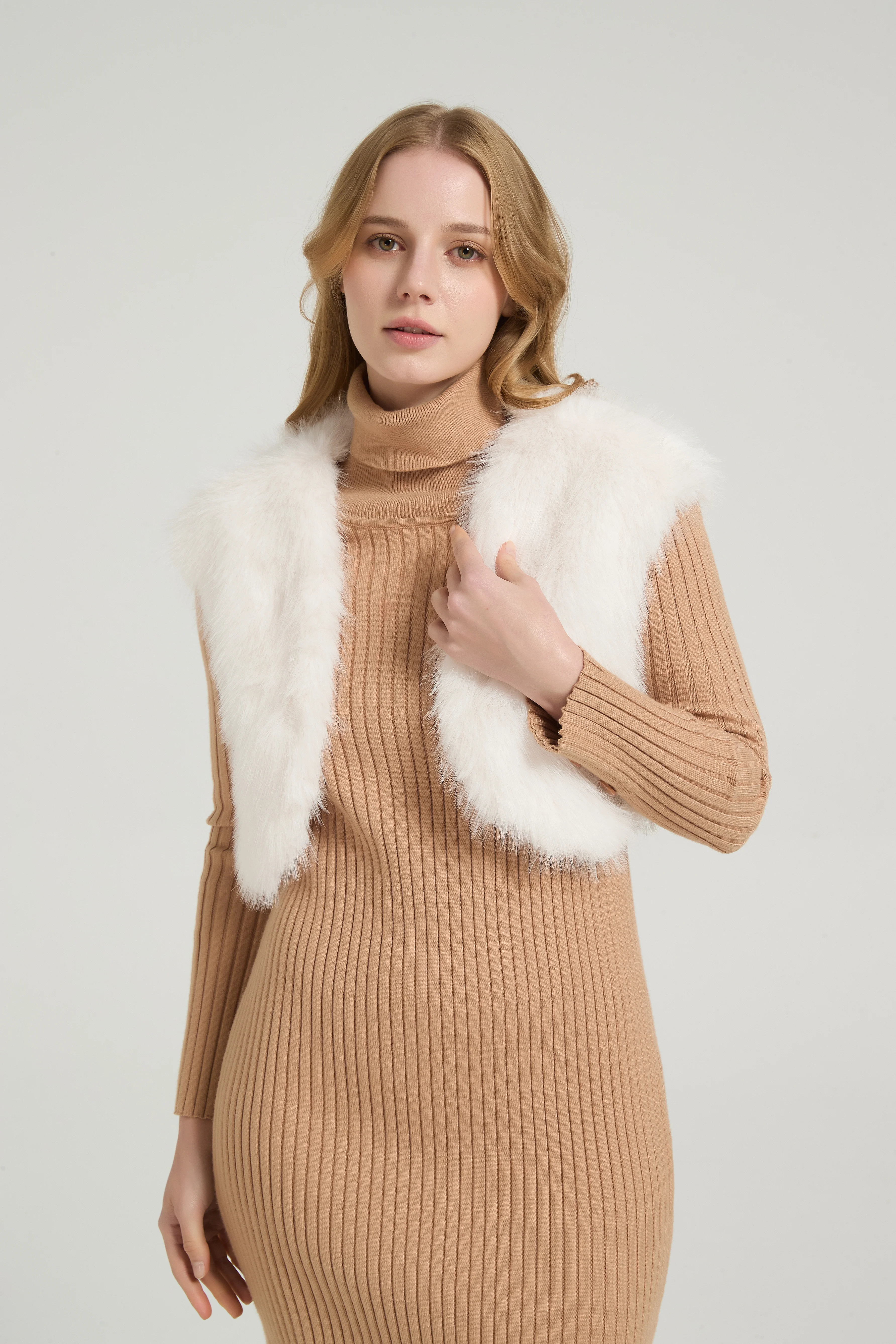 Chic Faux Fur Sleeveless Short Jacket Wedding Shawl - Image 14